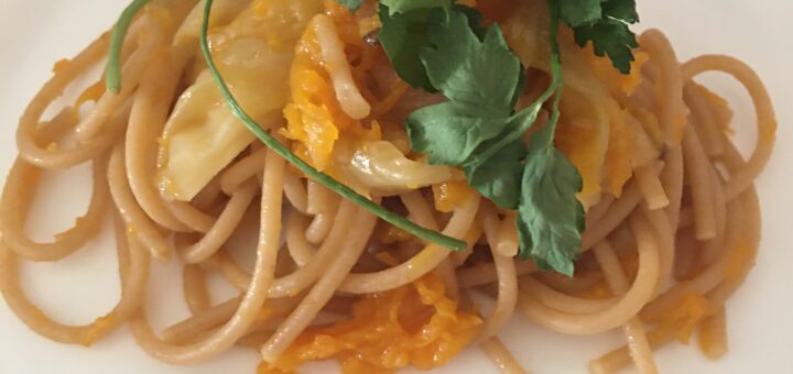 Spaghetti con zucca e cavolo